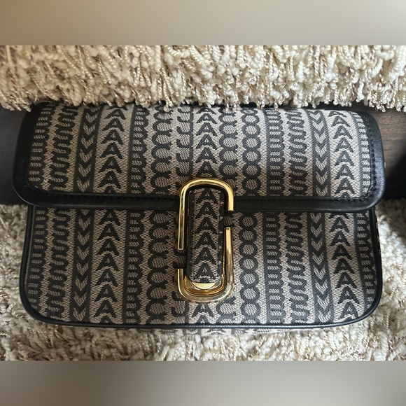 Marc Jacobs - Picture 1 of 4